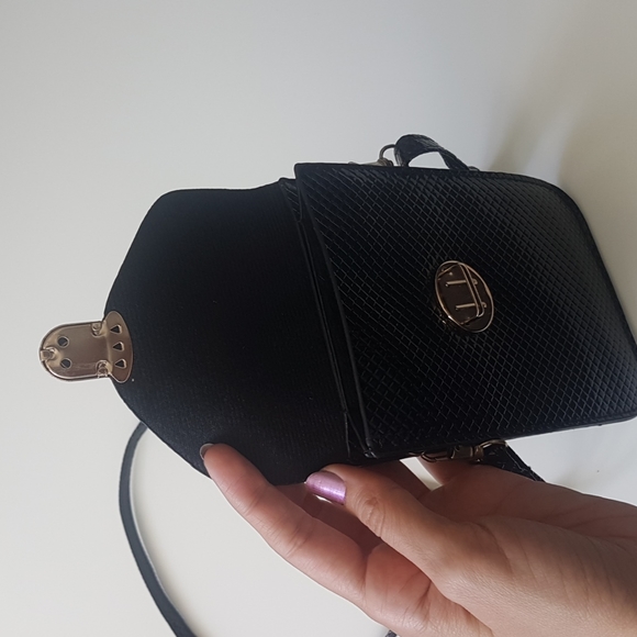 Glossy Black Mini Cross Body Purse - Picture 5 of 6